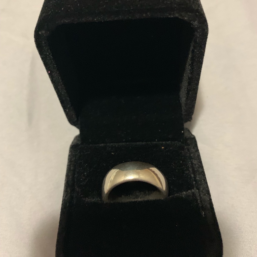 Sterling silver ring size 7.5